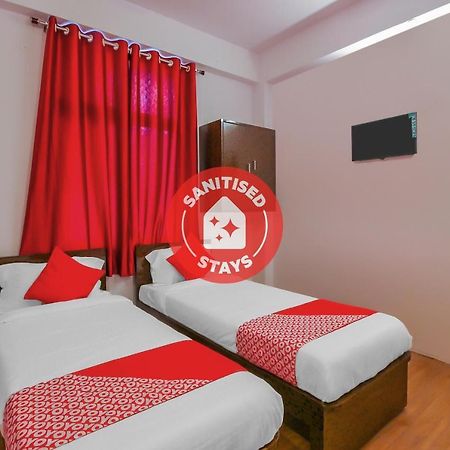 Oyo 17168 Hz Lodge Haiderabad Buitenkant foto