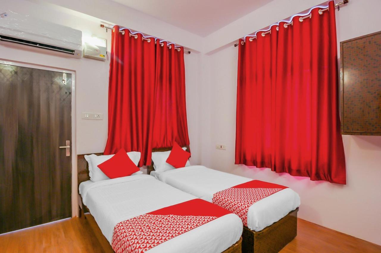 Oyo 17168 Hz Lodge Haiderabad Buitenkant foto