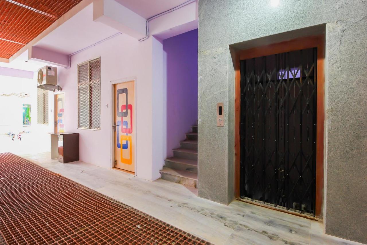 Oyo 17168 Hz Lodge Haiderabad Buitenkant foto
